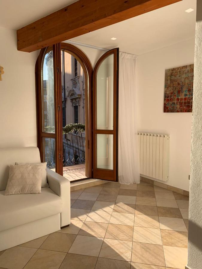 Palazzo Teatro Vecchio-Holiday Suites Salò Eksteriør bilde