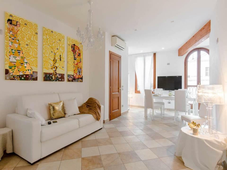Palazzo Teatro Vecchio-Holiday Suites Salò Eksteriør bilde