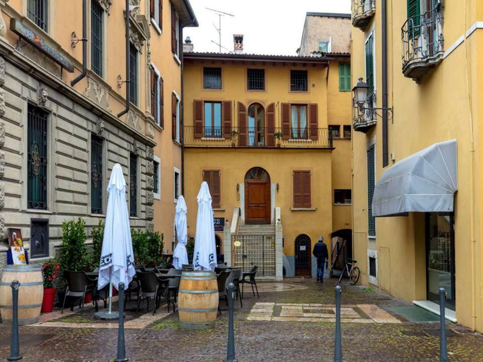 Palazzo Teatro Vecchio-Holiday Suites Salò Eksteriør bilde