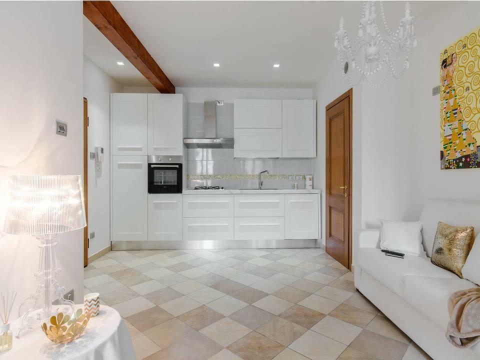 Palazzo Teatro Vecchio-Holiday Suites Salò Eksteriør bilde