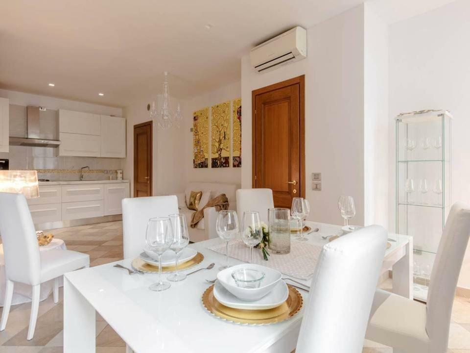 Palazzo Teatro Vecchio-Holiday Suites Salò Eksteriør bilde
